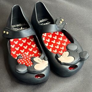 Mini Melissa size 8